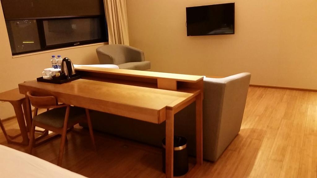 Ji Hotel Wuhan Guanggu Plaza Εξωτερικό φωτογραφία