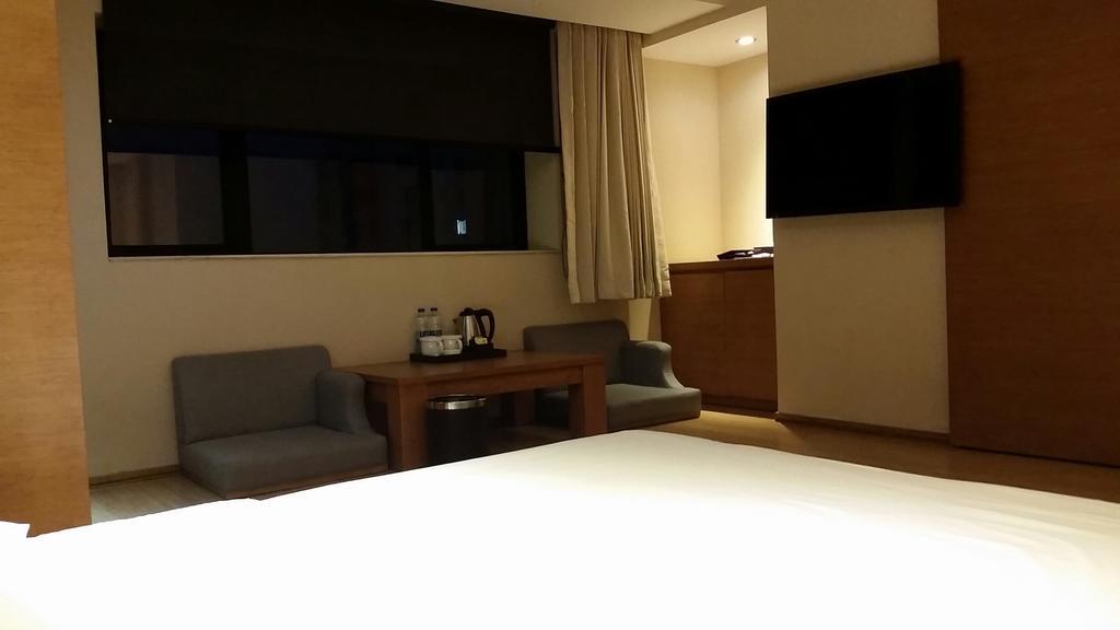 Ji Hotel Wuhan Guanggu Plaza Εξωτερικό φωτογραφία