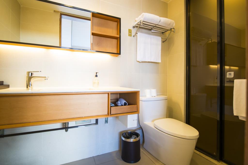 Ji Hotel Wuhan Guanggu Plaza Εξωτερικό φωτογραφία