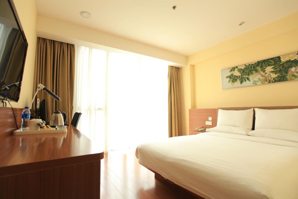 Ji Hotel Wuhan Guanggu Plaza Εξωτερικό φωτογραφία