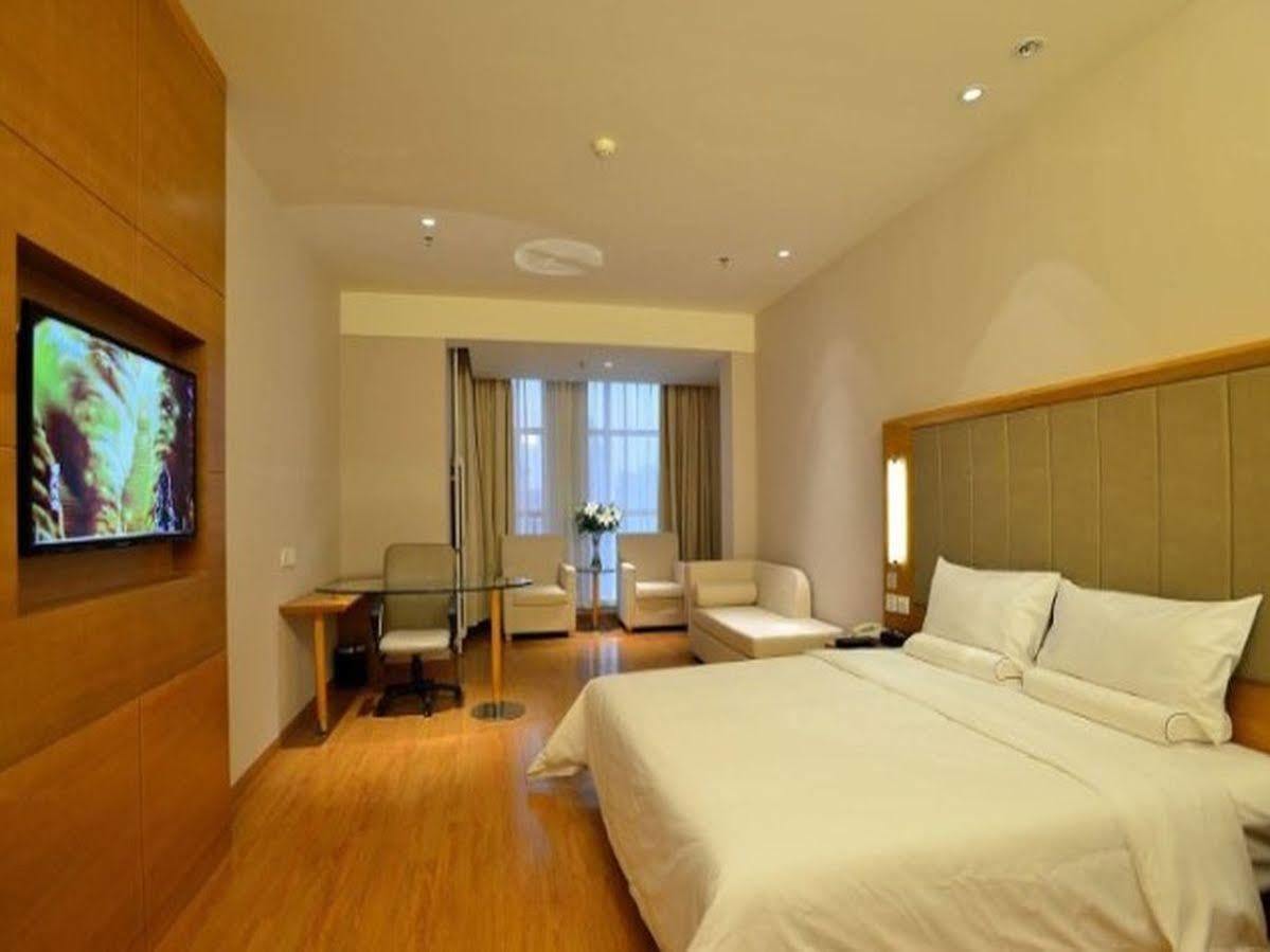 Ji Hotel Wuhan Guanggu Plaza Εξωτερικό φωτογραφία